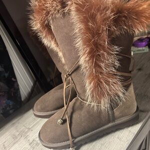 Women's Fur-Trimmed Brown Boots
